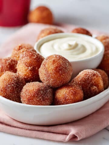 Keto Cinnamon Pretzel Bites with Cream Cheese Dip Recipe