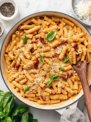 Marry Me Pasta with Sun-Dried Tomatoes and Creamy Cashew Sauce Recipe