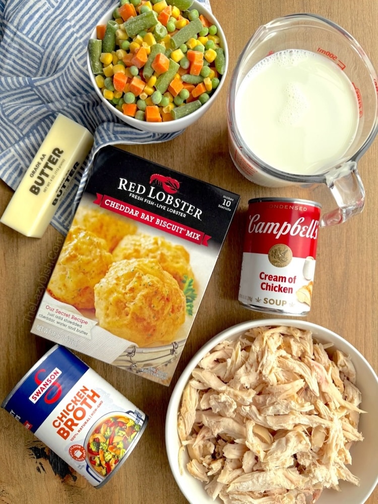 Red Lobster-Style Biscuit Chicken Pot Pie Recipe
