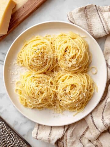 Classic Cacio e Pepe with Pecorino Romano and Parmesan Recipe